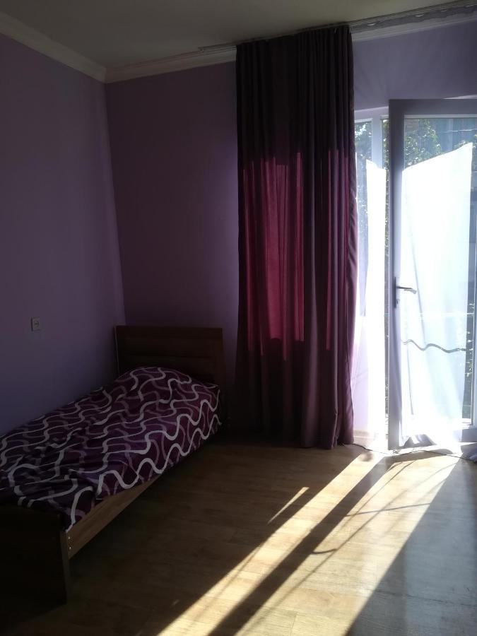 Guest House Luka Manglisi Buitenkant foto