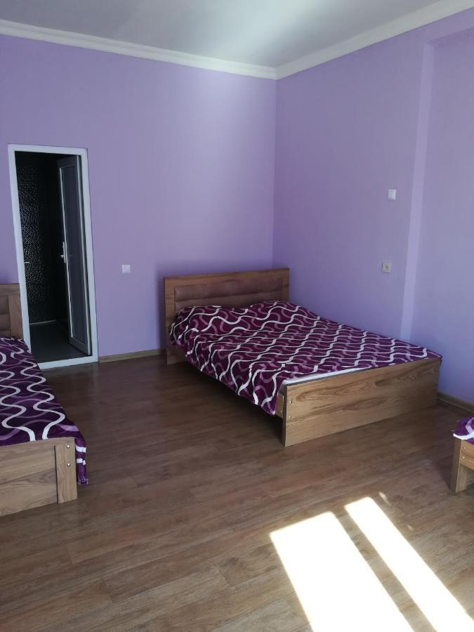 Guest House Luka Manglisi Buitenkant foto
